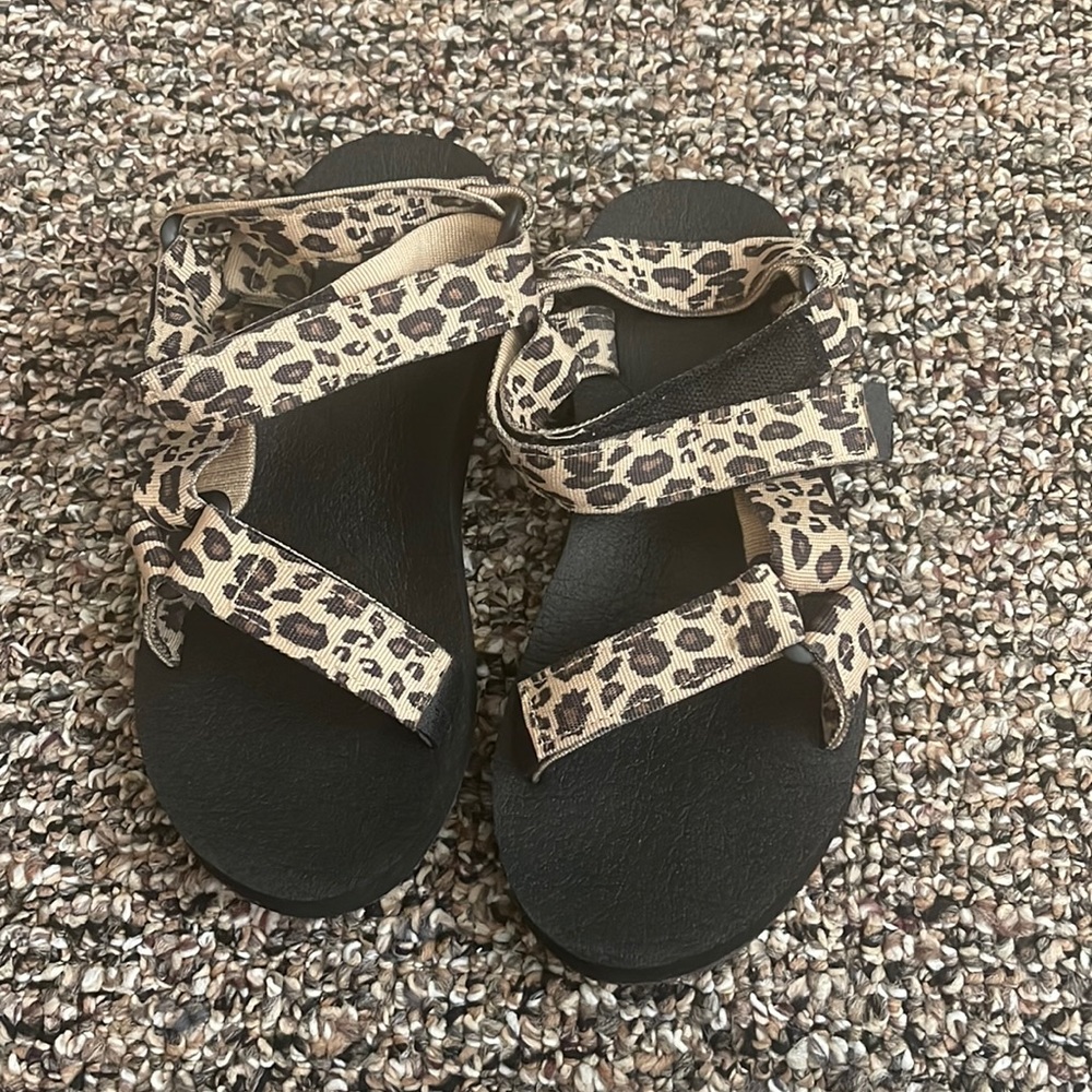 Sandal size 7 animal print
